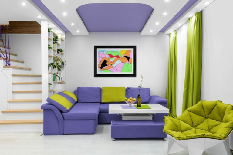 salon moderne avec tableau au mur de Lou Blitz